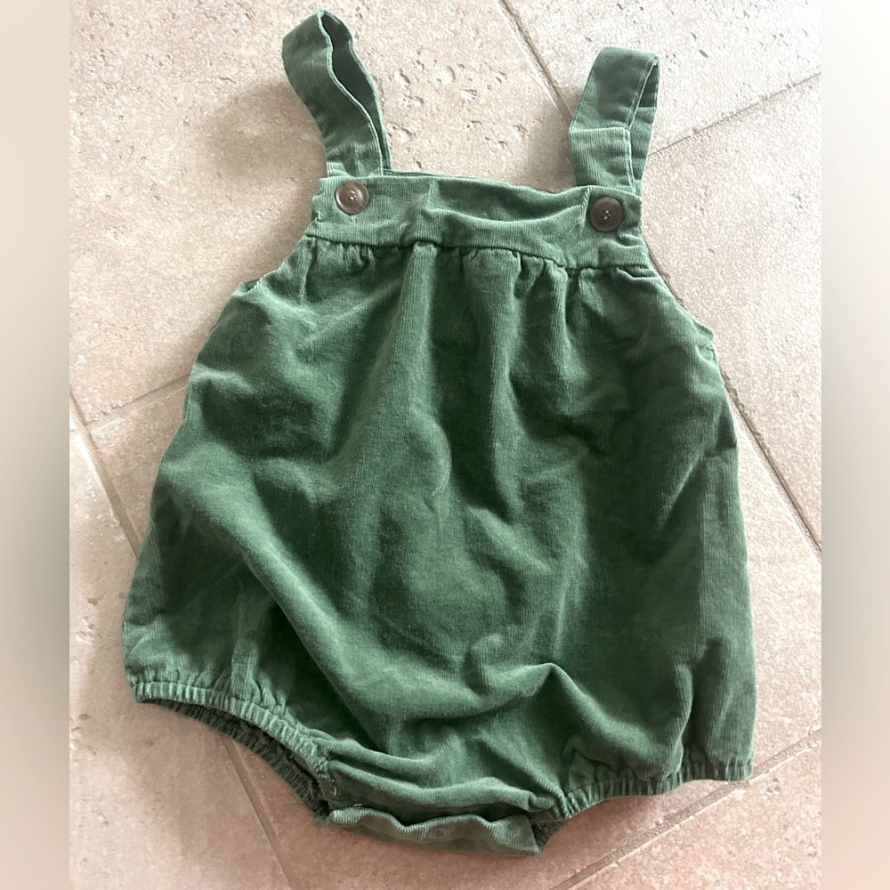 BISBY BABY GIRL MOSS GREEN OVERALL BLOOMER SHORTS SZ 12-18. Worn once. Very cute